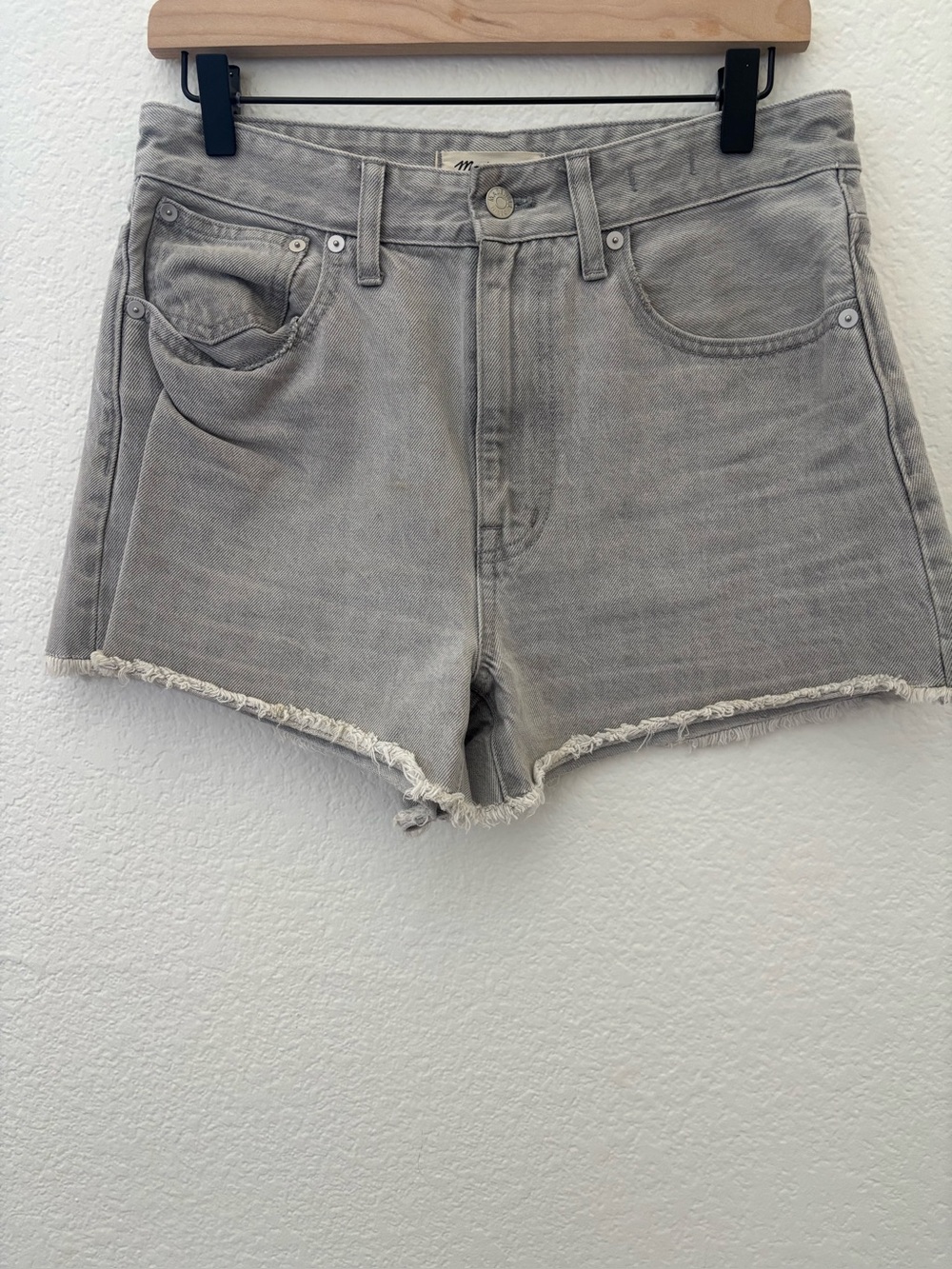 Madewell relaxed denim shorts gray size 27